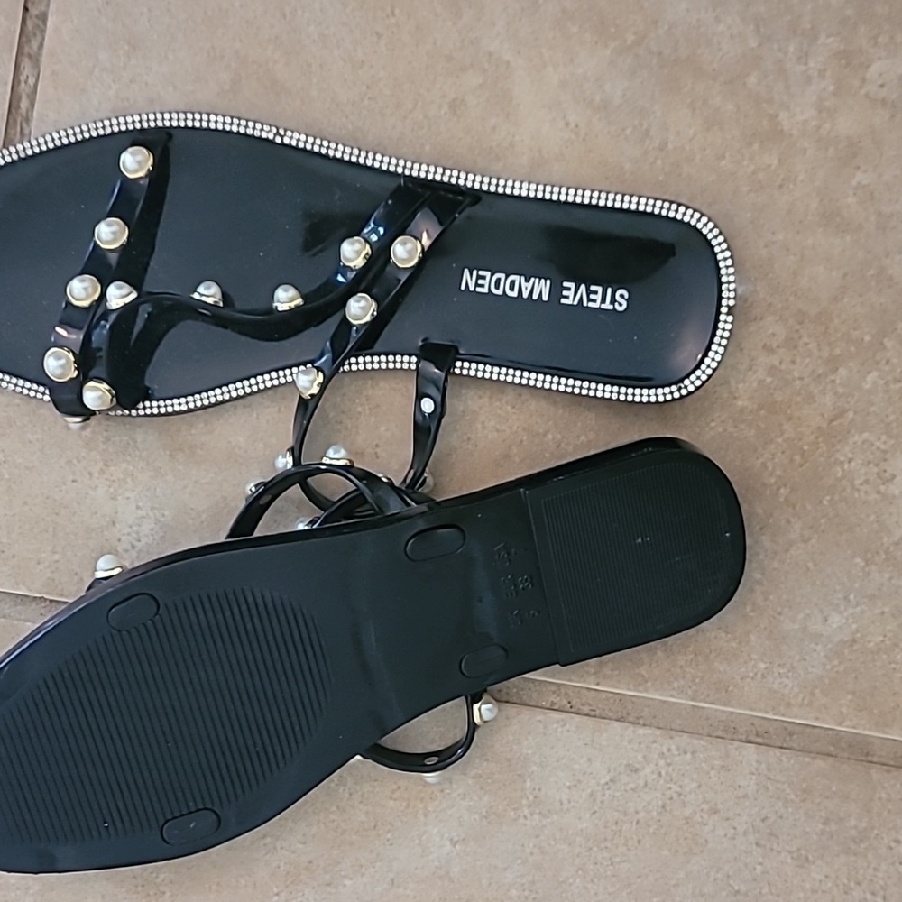 Sandals - Picture 2 of 3